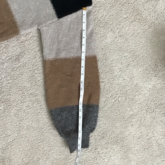 Womens Color Block Sweater - Black, Gray, Brown - Picture 3 of 7